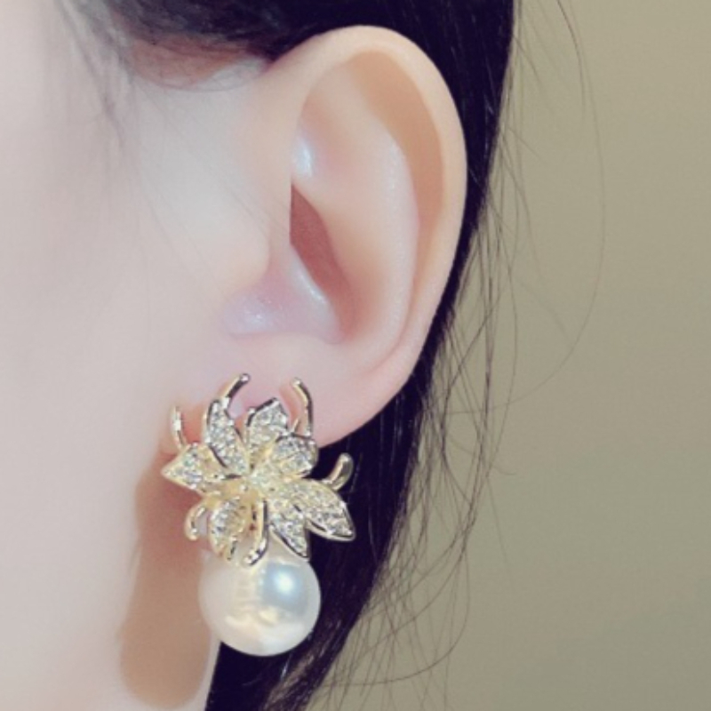 Elegant Luxury Inlaid Zirconia Shell Pearl Studs for Women